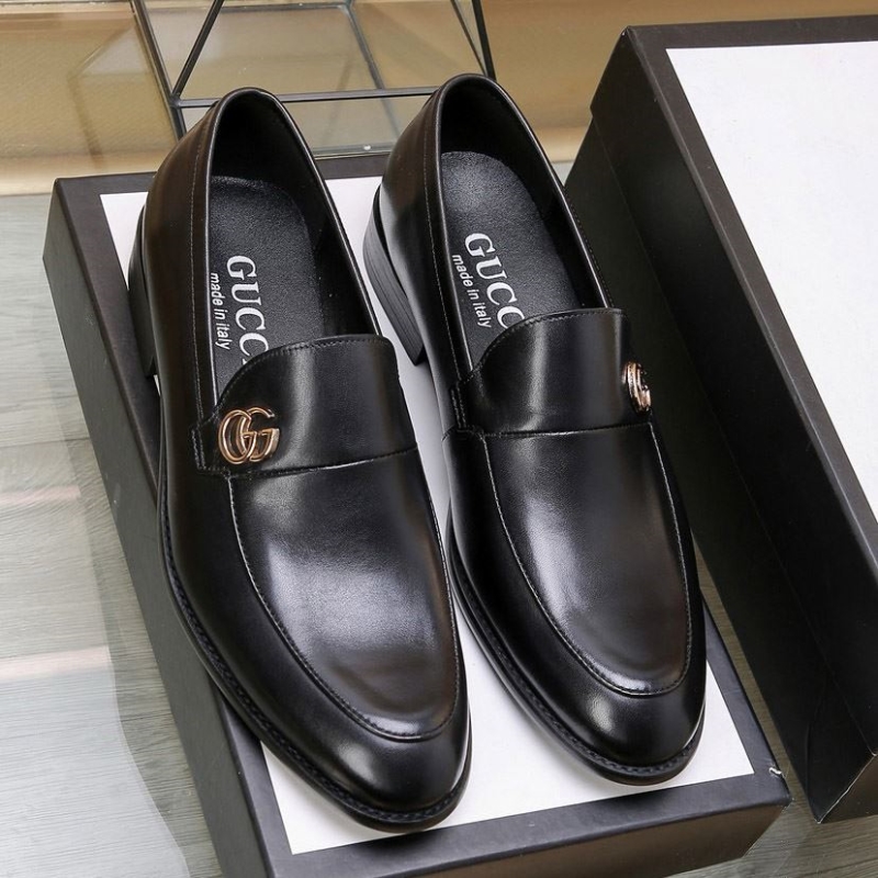 G*u*i leather shoes
